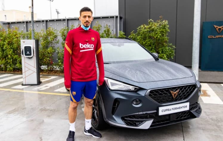 El FC Barcelona y la marca de autos CUPRA anunciaron su acuerdo de patrocinio en 2019 y este durará hasta el 2024.