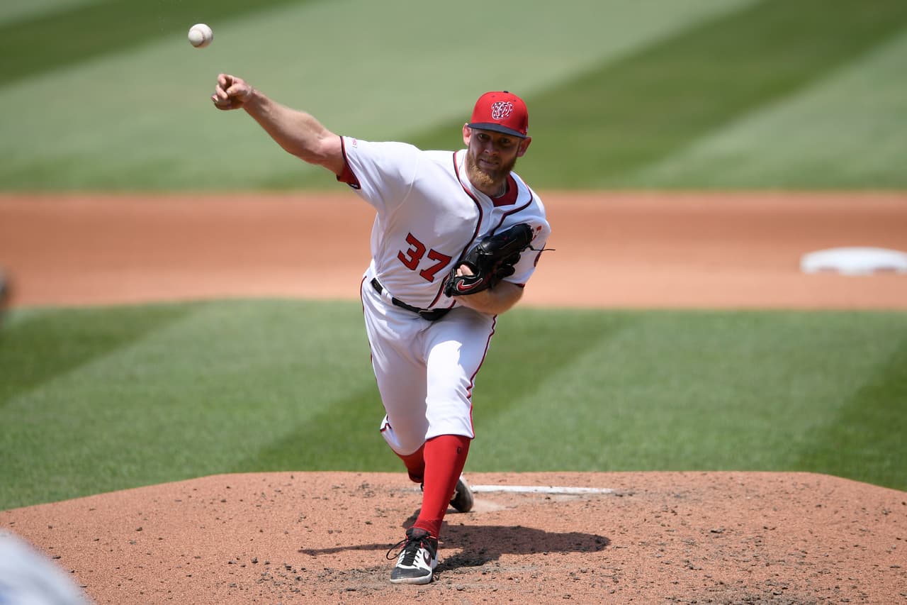 Stephen Strasburg pone en su lugar a Dodgers