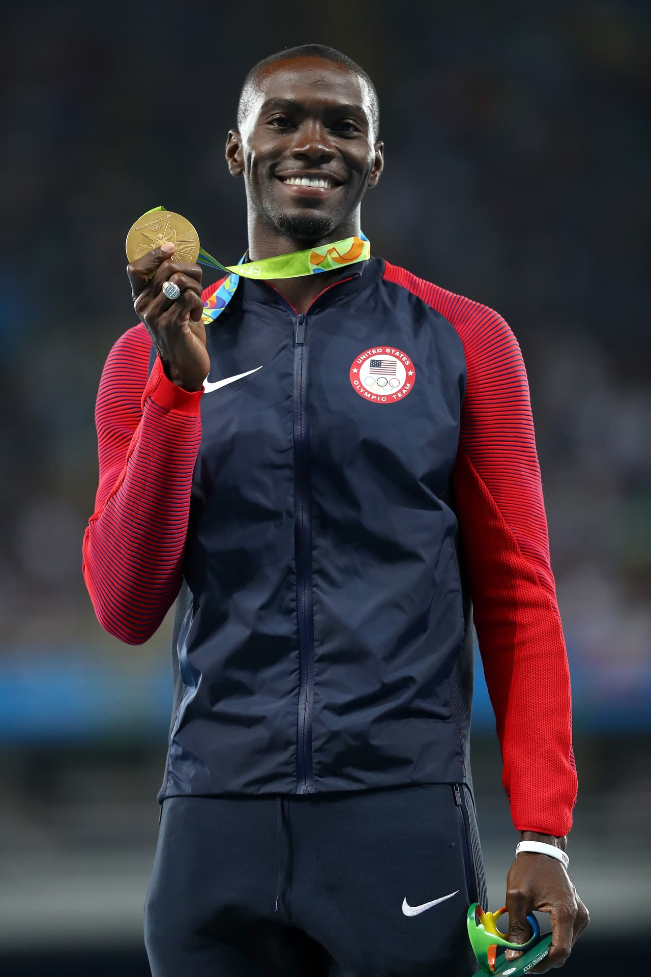 El trinitario Kerron Clement se mudó con su familia a Estados Unidos en 1998 y en Texas desarrolló todo su potencial como atleta. Ganó medallas de oro en Rio 2016 en la prueba de 4x400 y 400 meros vallas.