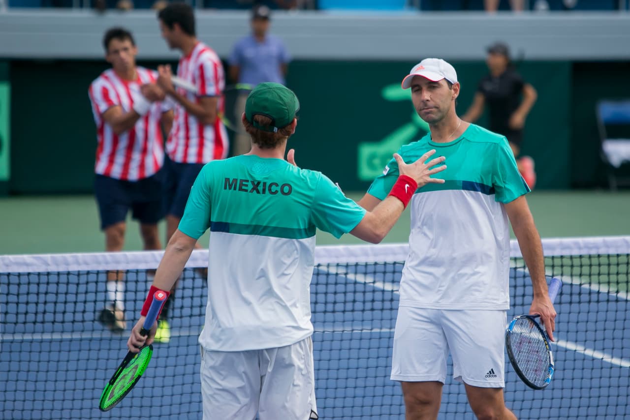 Con México, González ha logrado actuaciones importantes desde que integró el equipo de Copa Davis por primera vez en 2001 con registro global de 21 triunfos y 16 derrotas. En dobles, su saldo es de 13 victorias y 11 derrotas.