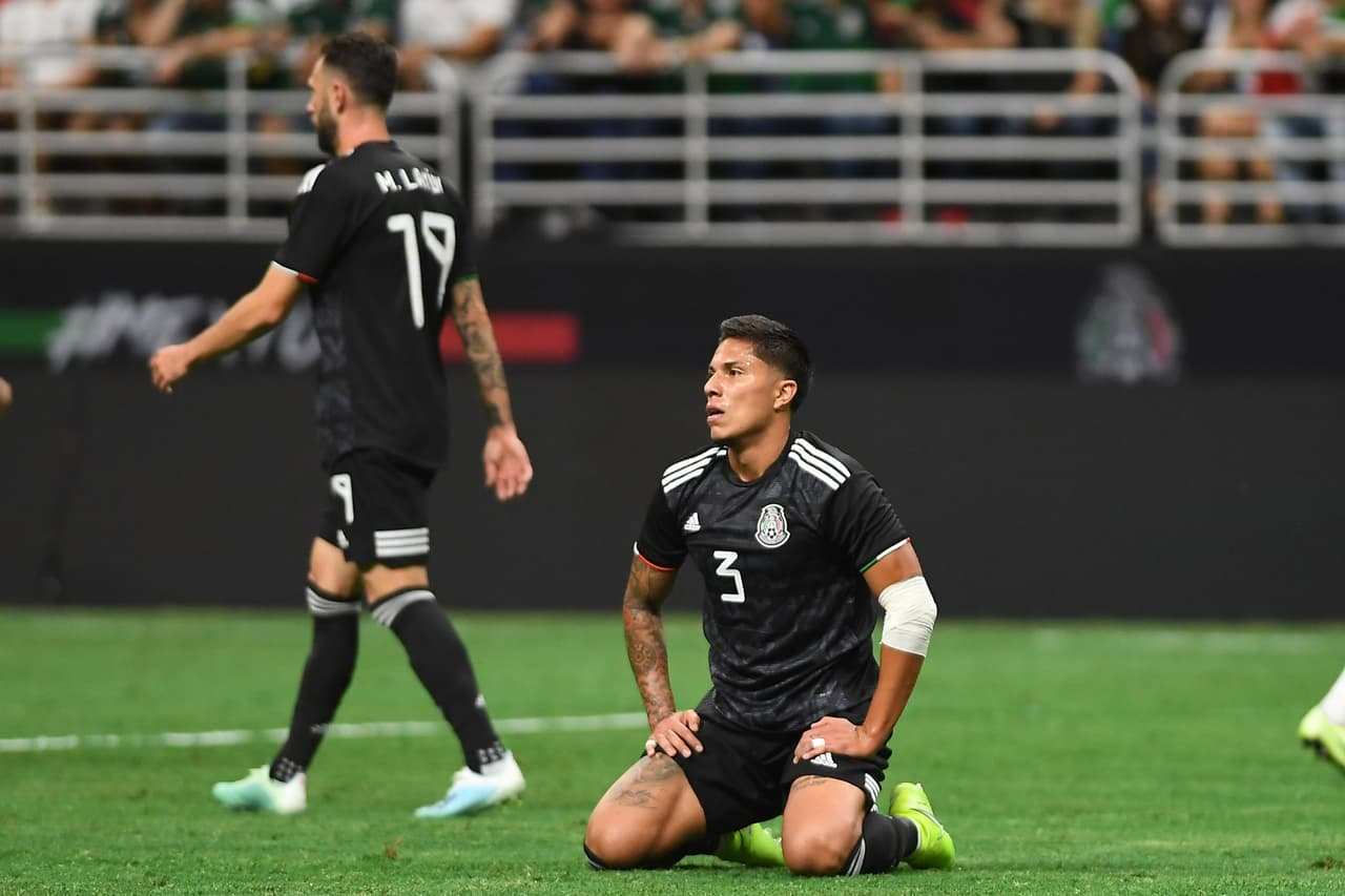 Carlos Salcedo y el rostro de la frustración frente a Argentina