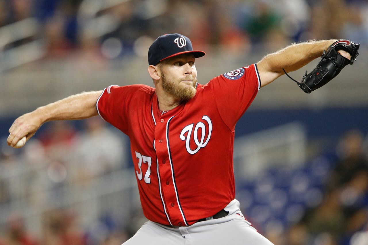 Strasburg abrió el Juego 2, sacó a 10 y recibió una carrera en los seis innings del triunfo de los Nationals 4-2.