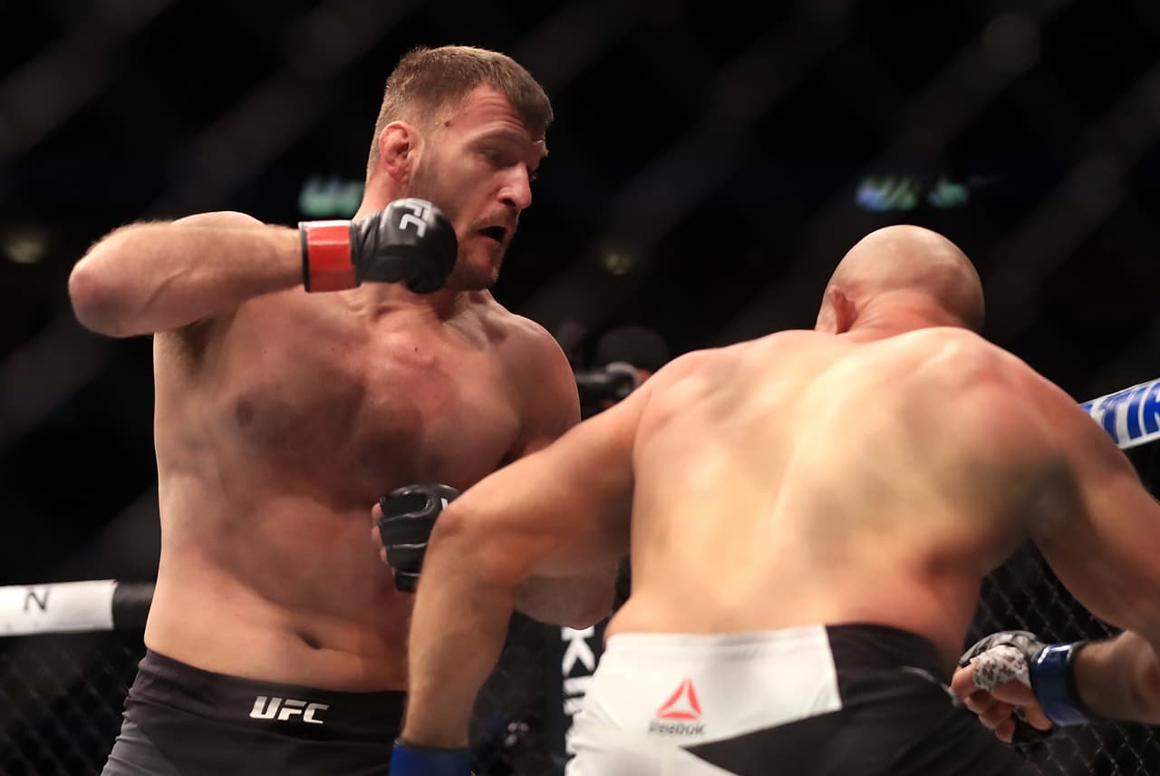 Stipe Miocic no tuvo piedad de Junior Dos Santos y lo terminó en apenas dos minutos
