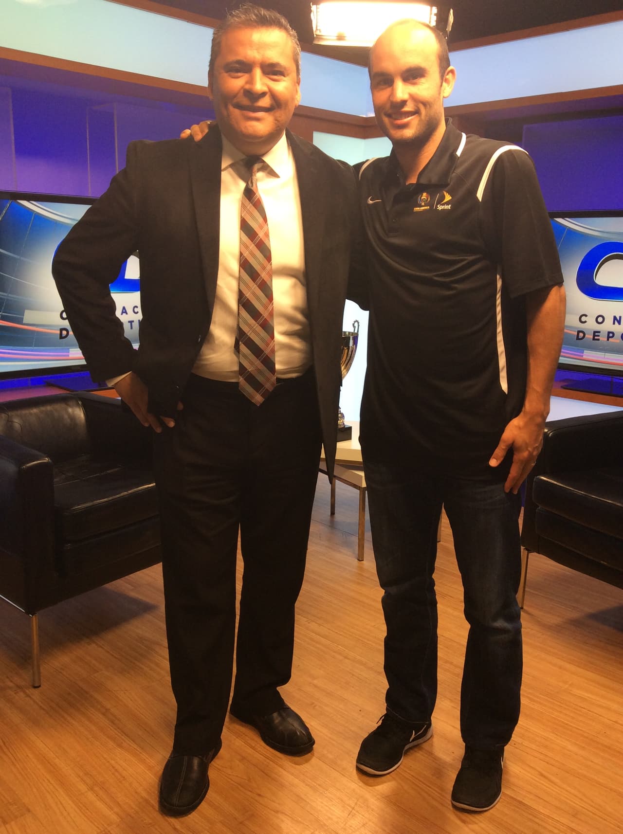 Hoy Univision Chicago se vistió de manteles largos, pues nos visitó uno de los grandes del fútbol.