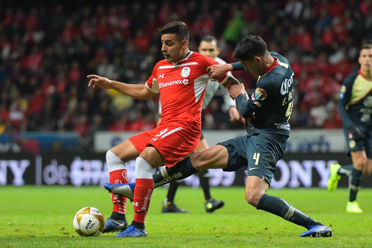 <b>Edson Álvarez (América)</b>. El lateral de las Águilas y del Tricolor tuvo una serie complicada, tirándole a mala, ante Toluca. En la Vuelta fue amonestado y no se le notó ni concentrado ni fino.