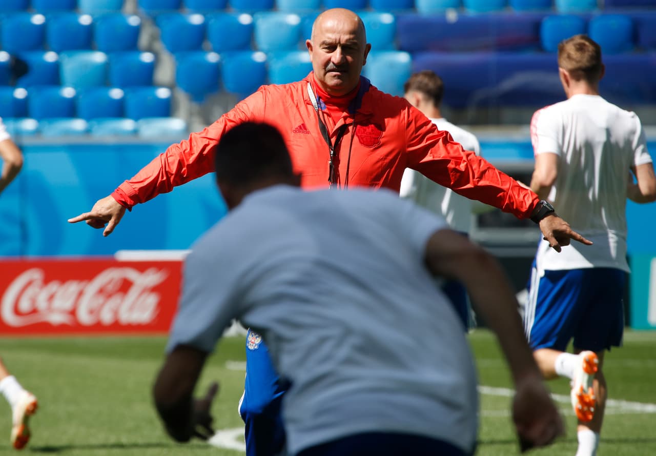 Uruguay será el rival más duro de la primera fase para los rusos y con base en la calidad, oficio y trajín de experiencia en estas lides, el entrenador del equipo de casa preparó el partido.