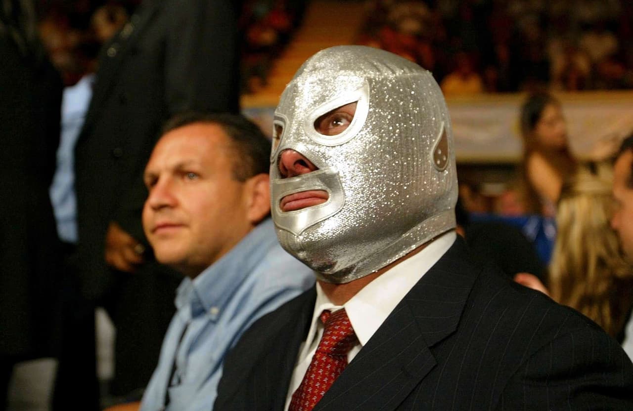 El Santo, que fue inducido al Salón de la Fama de WWE, nunca perdió su máscara durante toda su trayectoria.