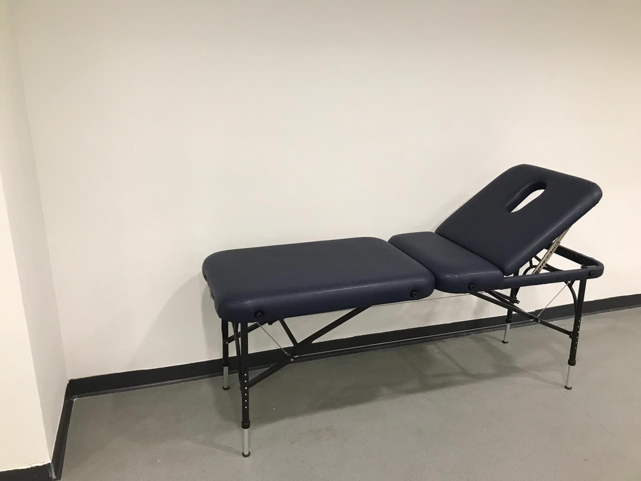 Los vestidores cuentan con los cuidados médicos necesarios para los deportistas.