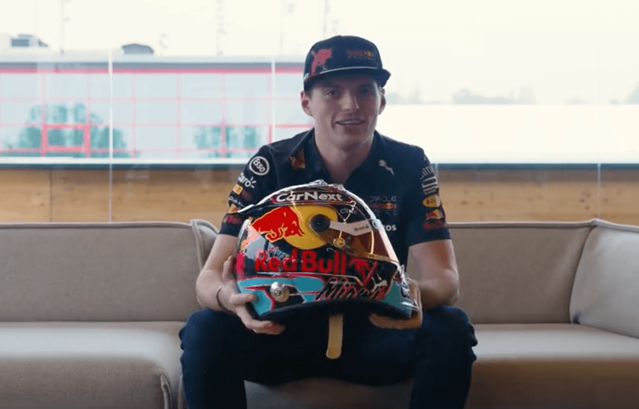 Max Verstappen pidió un diseño que hiciera homenaje al sabor de Miami, por lo que tendrá colores azul marino y azul claro, así como acentos rosas.