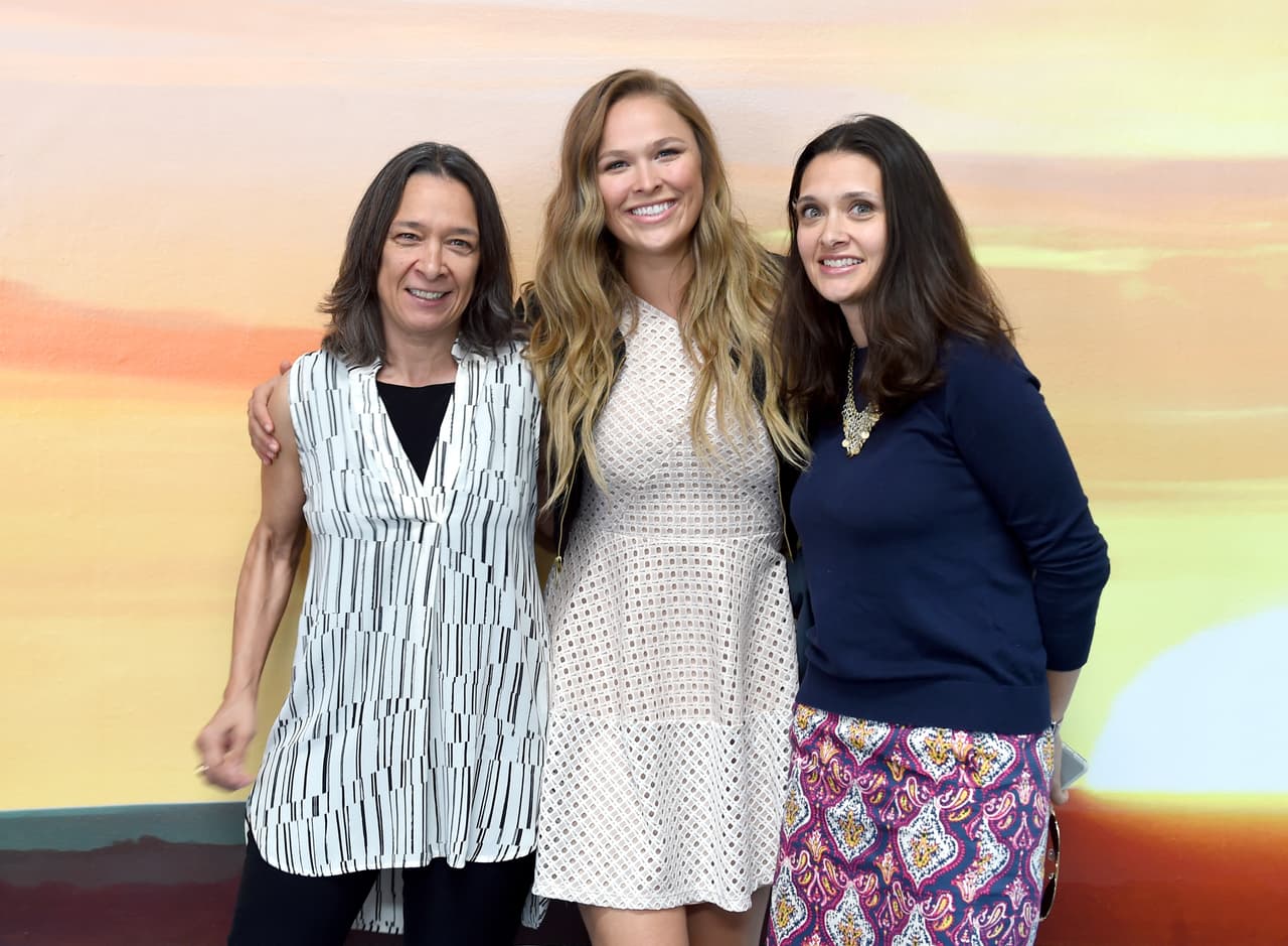 Gran parte del amor que Ronda Rousey tiene por el deporte es debido a su madre, AnnMaria De Mars, campeona mundial de judgo y Oro Panamericano en la misma disciplina.