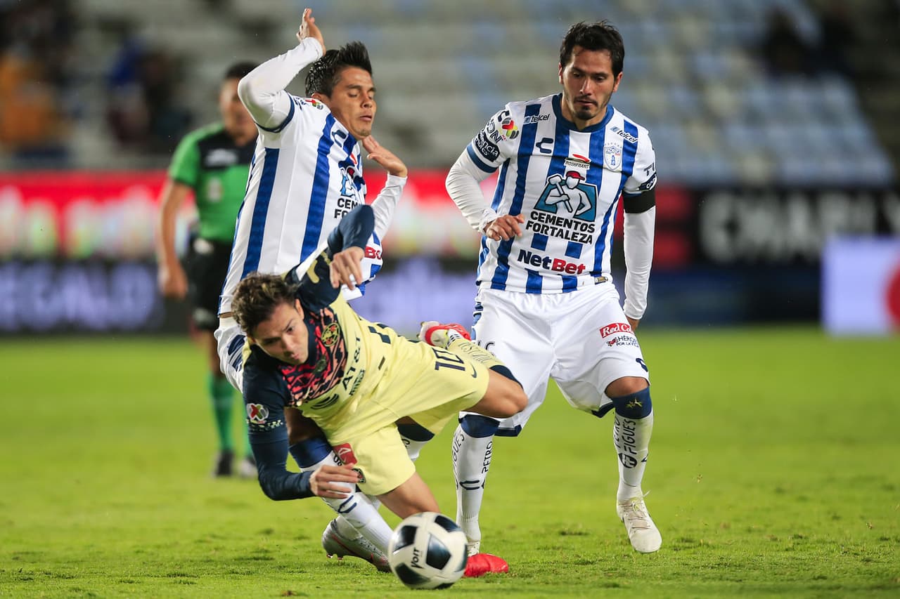 Pachuca no logra aguantar la ventaja y los Tuzos y las Águilas empatan 1-1 en el Estadio Miguel Hidalgo.