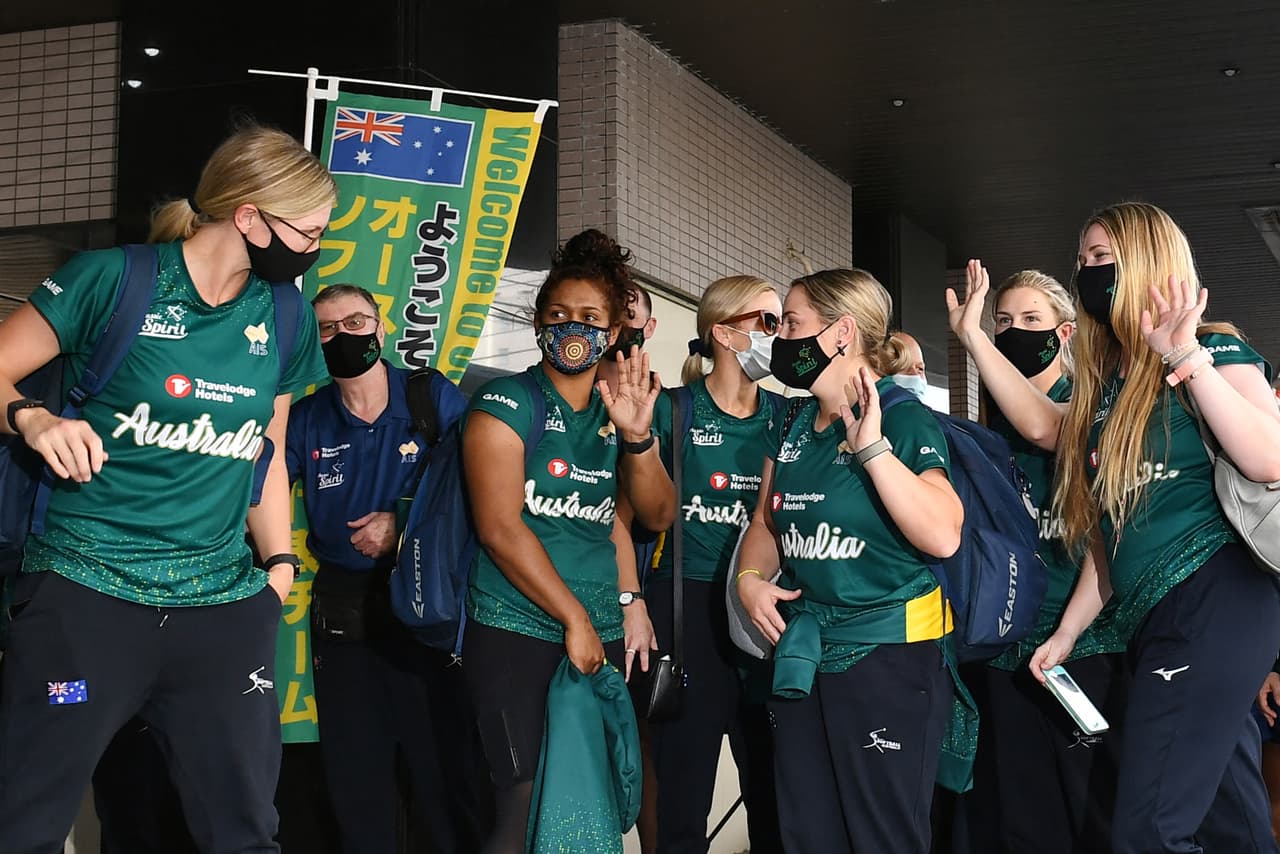 Equipo femenino de sóftbol australiano inaugura llegada a Japón