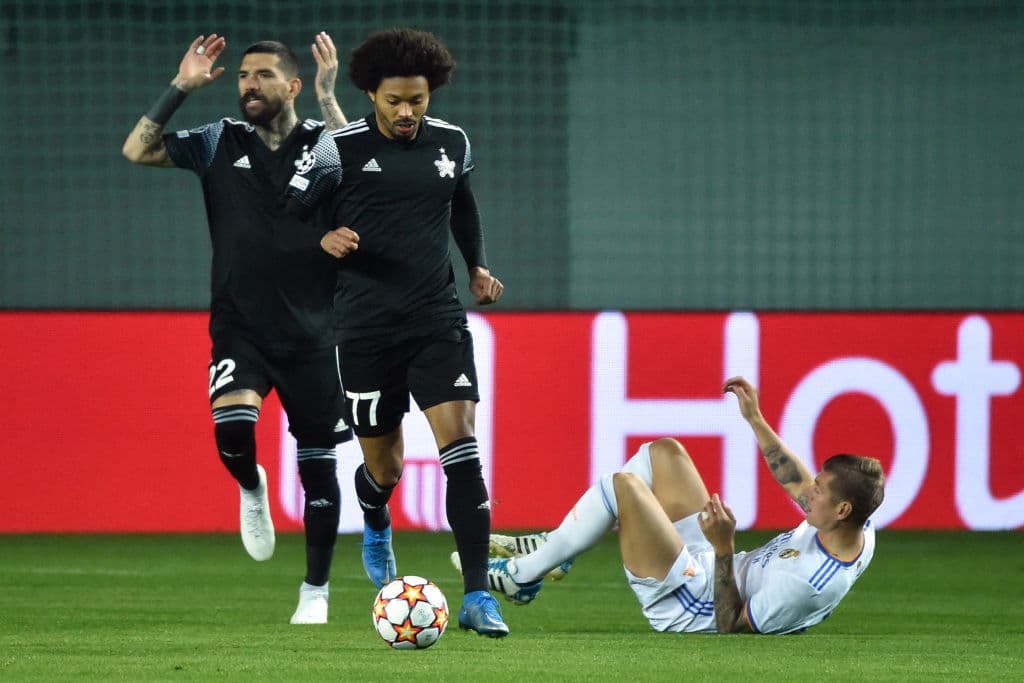 Real Madrid derrota 3-0 al Sheriff Tiraspol con anotaciones de David Alaba (30'), Toni Kroos (45+1') y Karim Benzema (55'), poniéndose como líderes de grupo y asegurando su clasificación a la siguiente ronda de la UEFA Champions League.