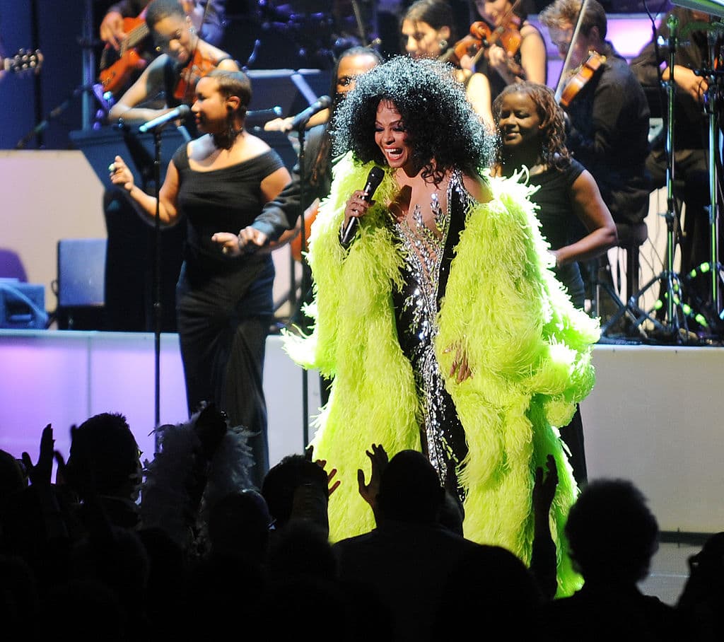 Ross nos dio el primer adelanto del disco tras lanzar la canción que le dio el título al álbum.
<br>