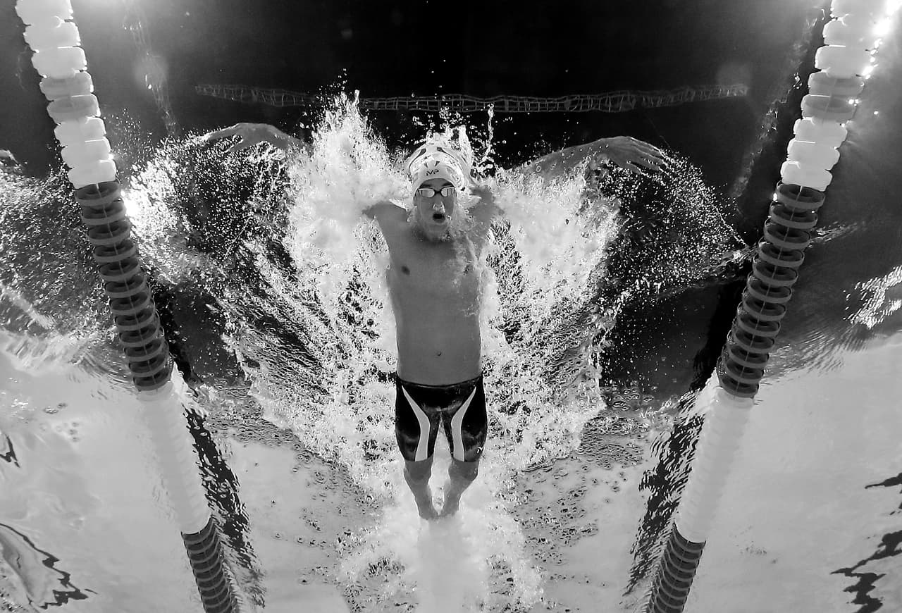 <b>Michael Phelps, Estados Unidos (1985). Natación. </b>Es el atleta con más medallas olímpicas, 22 en total, 18 de oro. En Atenas 2004 obtuvo seis medallas de oro y dos de bronce. Cuatro años después ganó ocho de oro en Beijing 2008, y finalmente en Londres 2012 cuatro más de oro y dos de plata. Es considerado el mejor nadador de todos los tiempos y para algunos el mejor deportista olímpico de la historia.