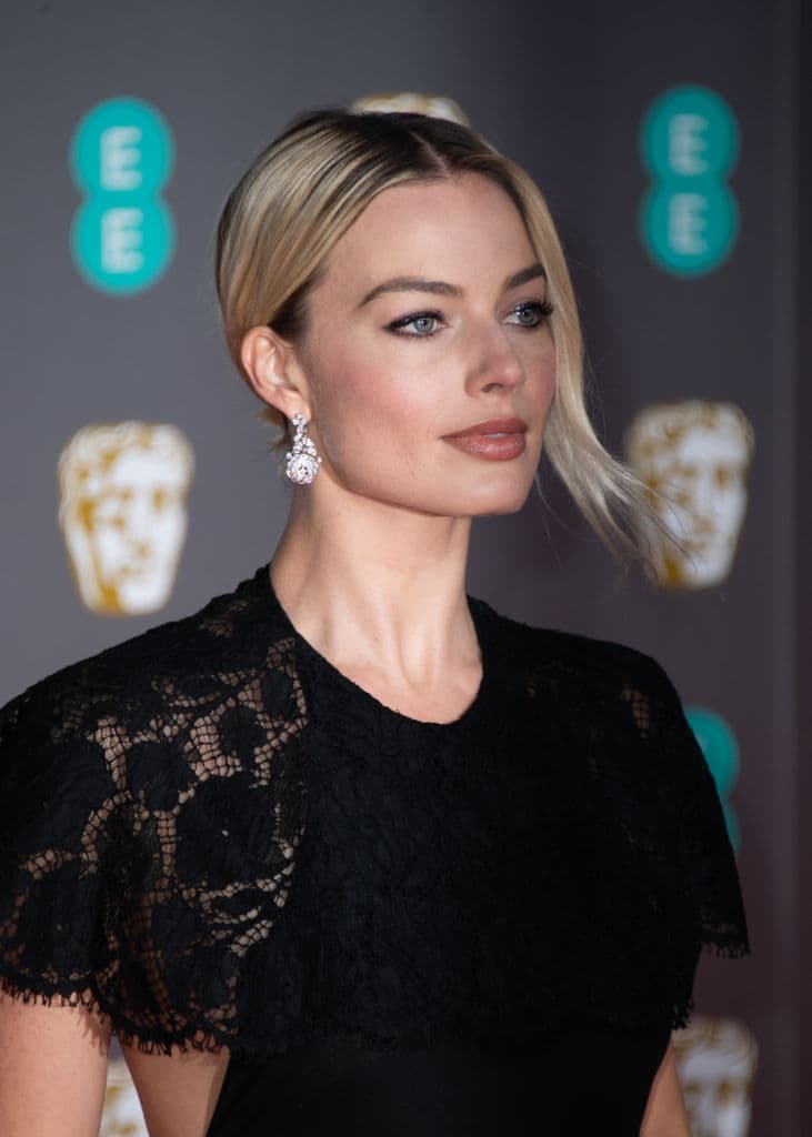 Fuentes dicen que Robbie hizo varias lecturas de química con Calva y cuando se convirtió en la elección, Chazelle lo guió para perfeccionar sus habilidades.