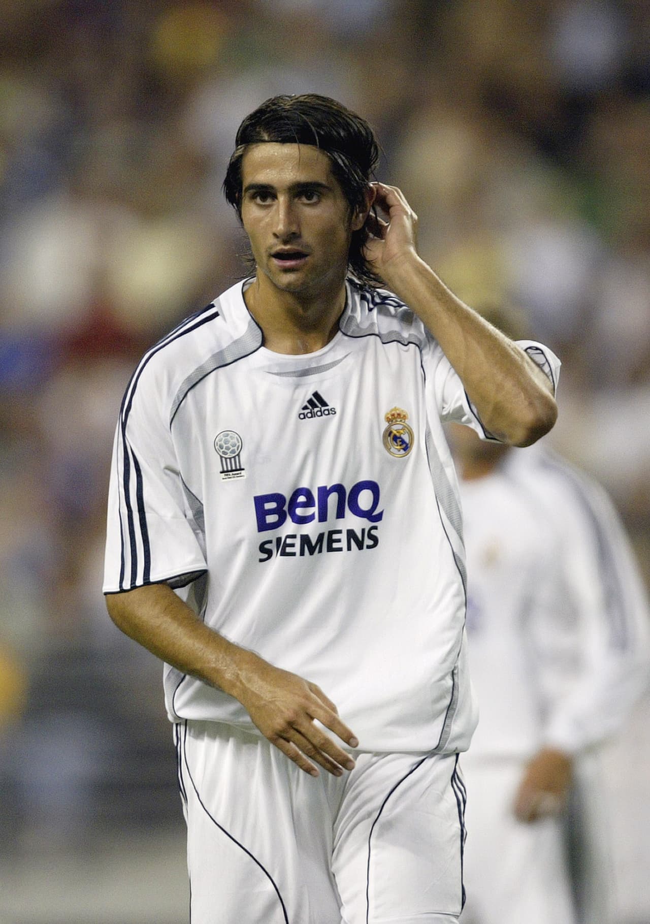 Rubén de la Red, centrocampista del Real Madrid. Durante un partido se desvaneció y perdió el conocimiento por 30 segundos, había sufrido un síncope por esfuerzo. Debido a este síntoma cardiaco decide colgar los tenis a sus 25 años.