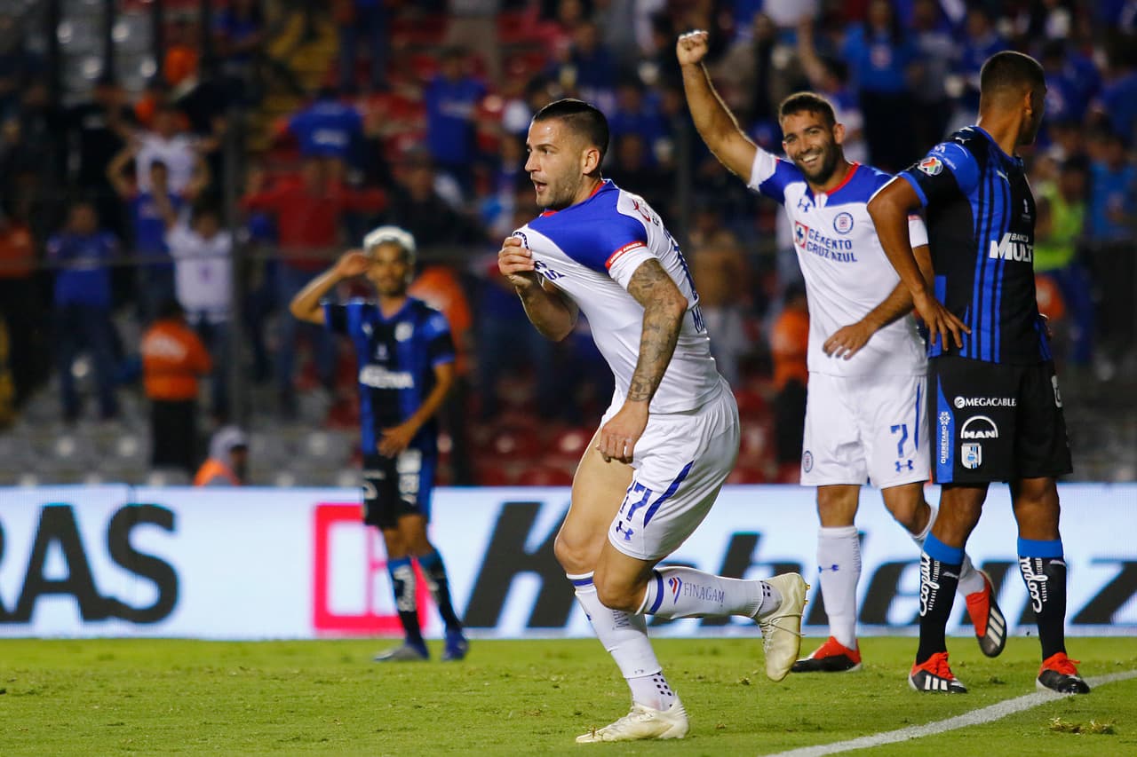 El español Edgar Méndez definió en el área ante un tiro que salió desviado, reaccionó y le cambió la trayectoria a la pleota para batir a Volpi para el 2-0 lapidario.