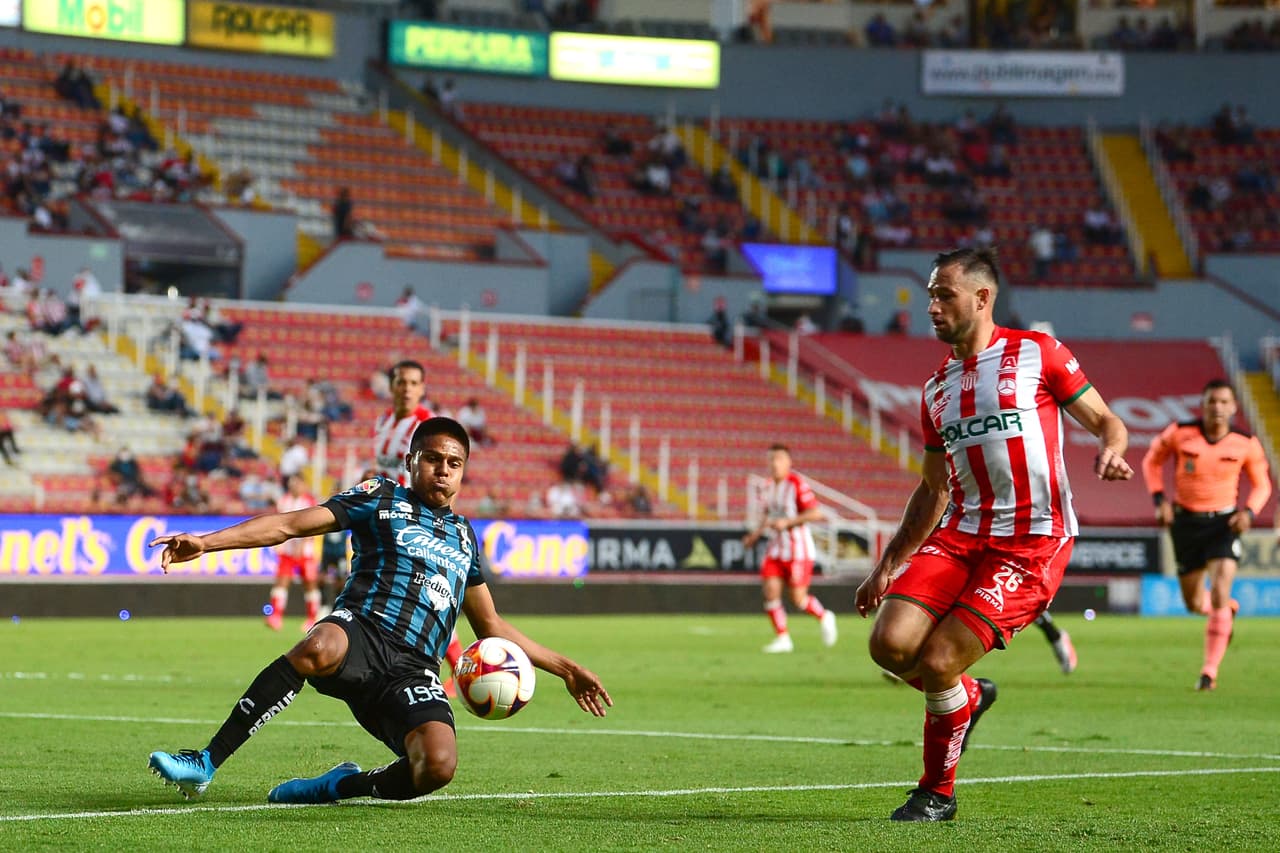 Necaxa y Querétaro no logran romper el 0-0 y se conforman con la división de puntos.