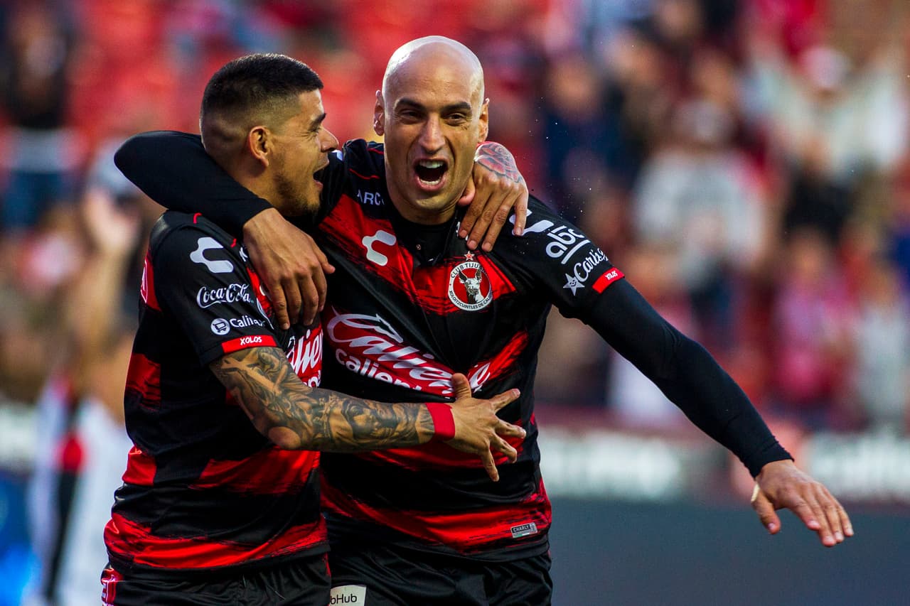 Gustavo Bou marcó el primer tanto del encuentro al minuto 3 de la primera parte.