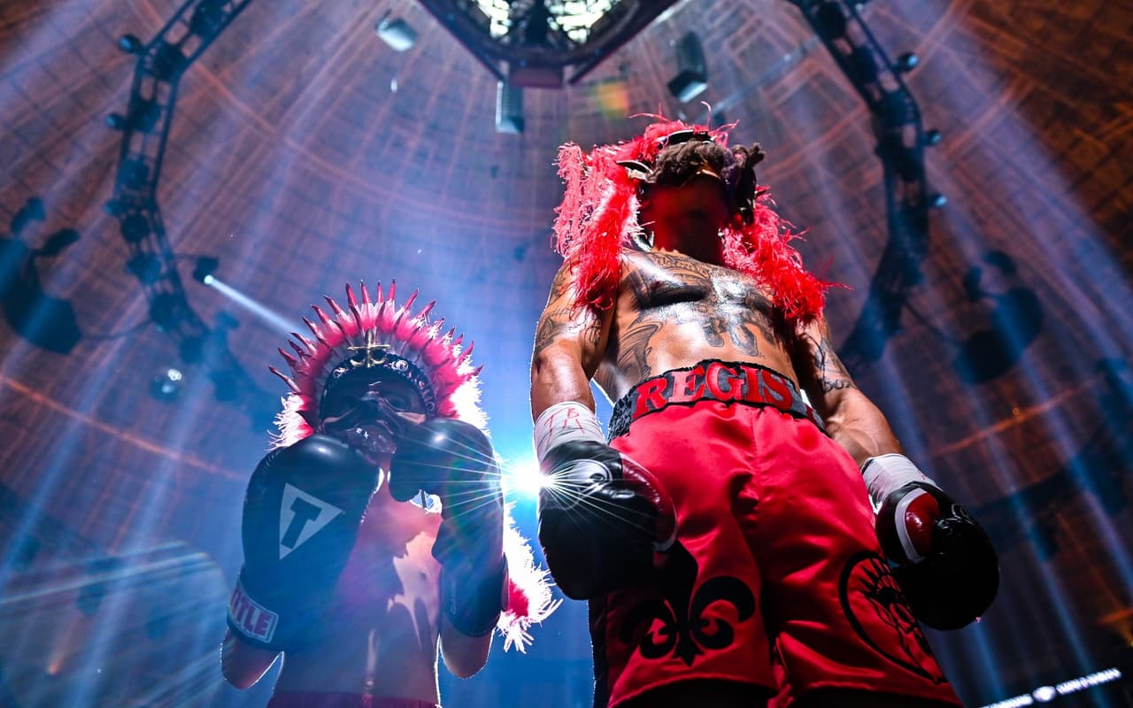 En la pelea estelar,Regis 'Rougarou' Prograis despachó al entonces campeón superligero de la AMB,Kiryl Relikh, en seis episodios, luego de que el réferi hiciera caso a la esquina del bielorruso de detener la contienda.