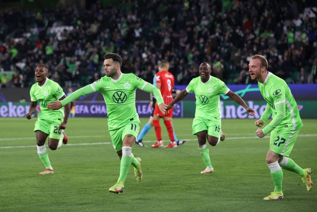 Gracias a un penal anotado de Ivan Rakitic, Sevilla evita la derrota y empatan 1-1 en su visita al Wolfsburg.