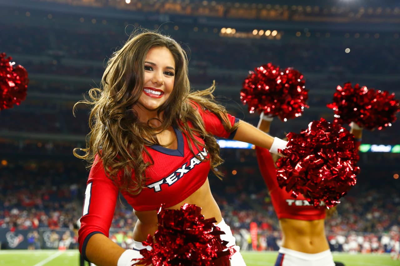 De los ocho equipos de la NFL en la Ronda de Comodines, Bengals, Texans, Chiefs, Vikings, Redskins y Seahawks tienen porristas y NFL.com/Español te regala un collage con las mejores imágenes de todas ellas. ¡Disfrútalo!