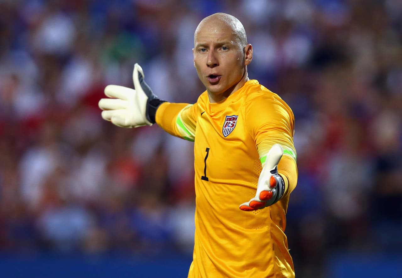 Brad Guzan - El portero de Estados Unidos se vio sorprendido por el juego aéreo y la velocidad del conjunto jamaiquino pero no es el culpable de los goles recibidos. Calificación: 8 (Foto: Getty Images).