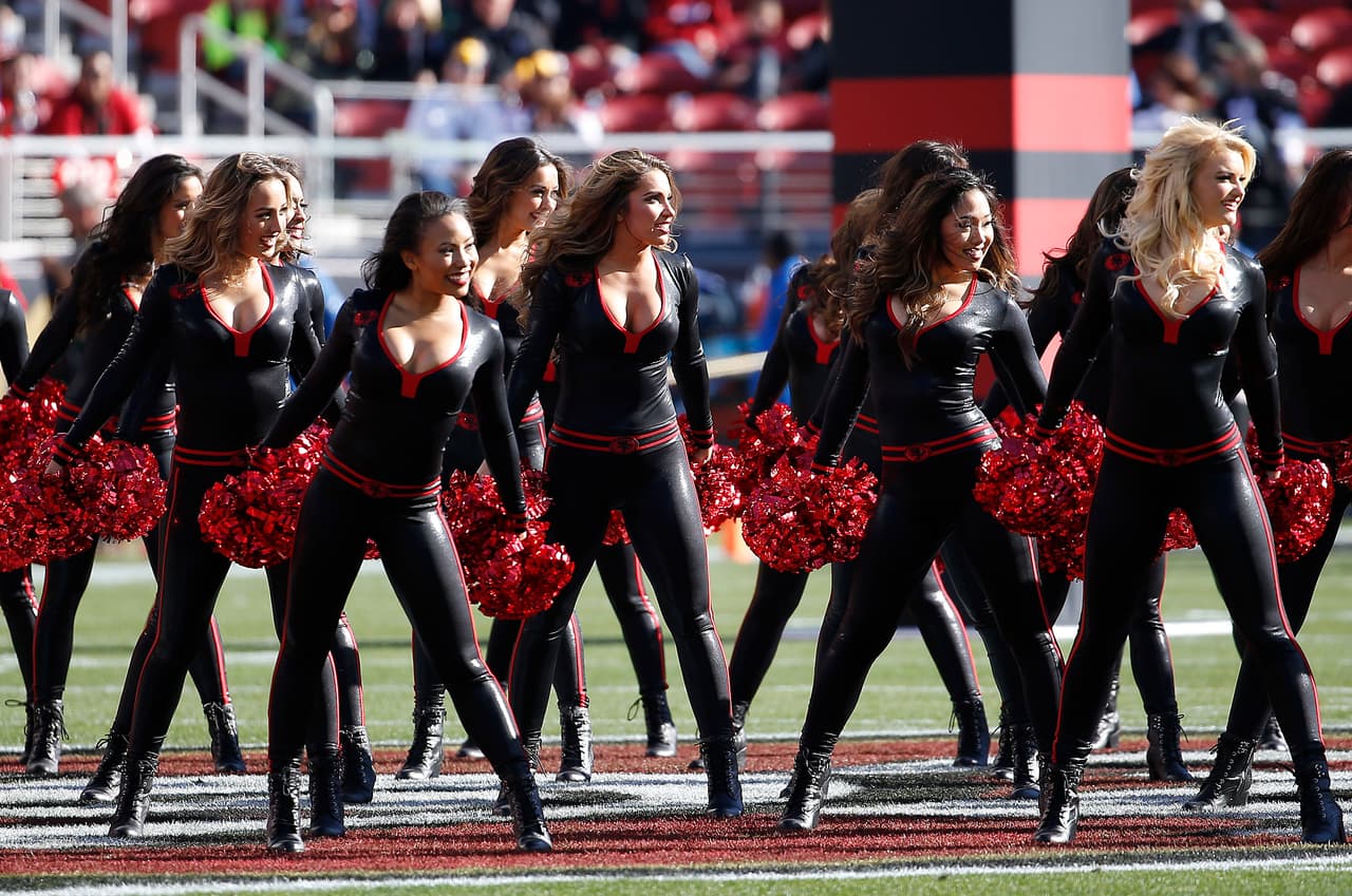 Las cheerleaders de los 49ers lucieron nuevamente estos hermosos diseños que resaltan la belleza de sus figuras. ¡Chécalas en la Semana 12!