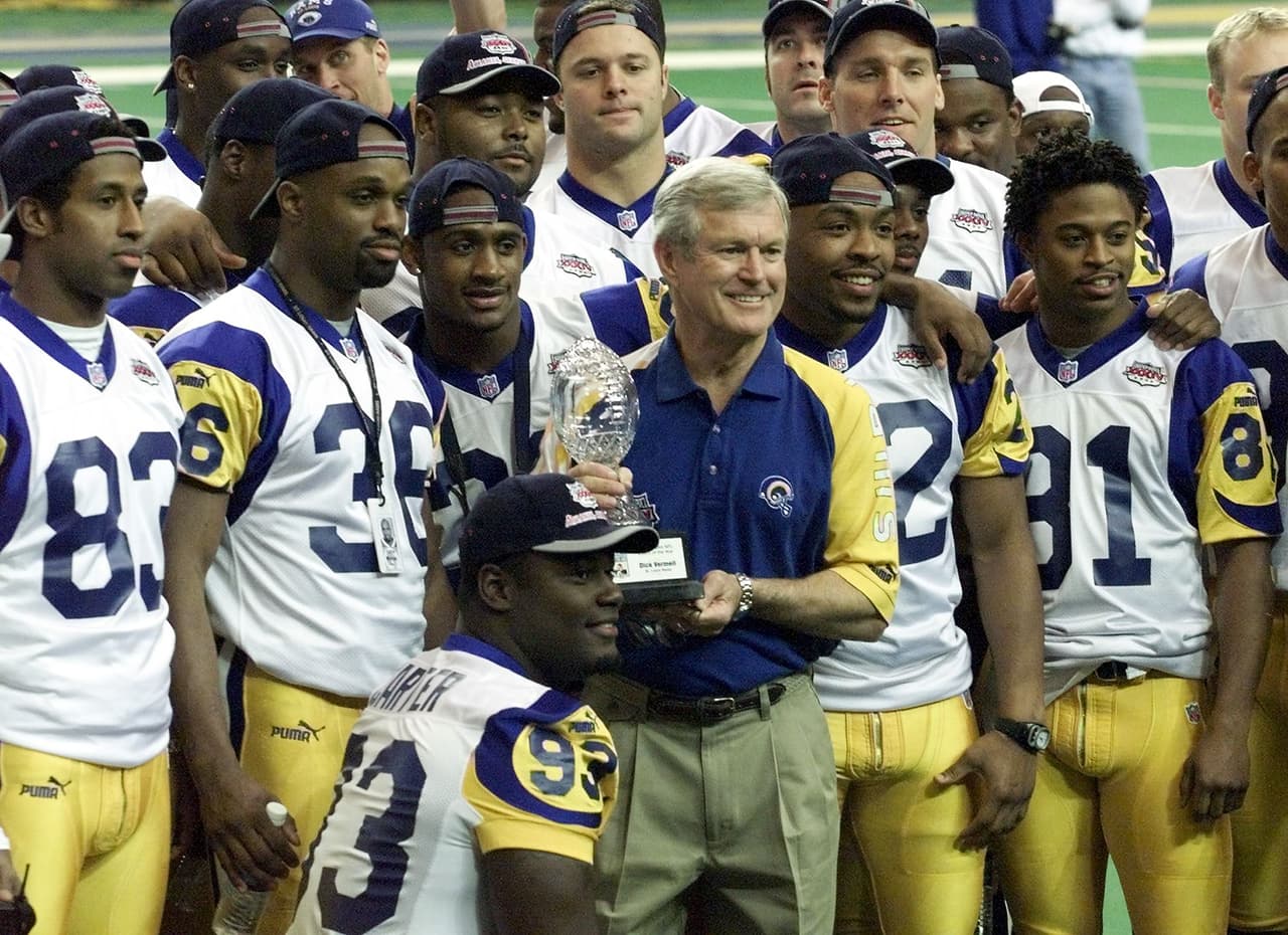 Ellos simplemente te atacaban con pases largos todo el tiempo. Este fue realmente un equipo especial, y creo que Dick Vermeil, quien montó esa ofensiva en marcha, era realmente un entrenador de fútbol americano brillante.