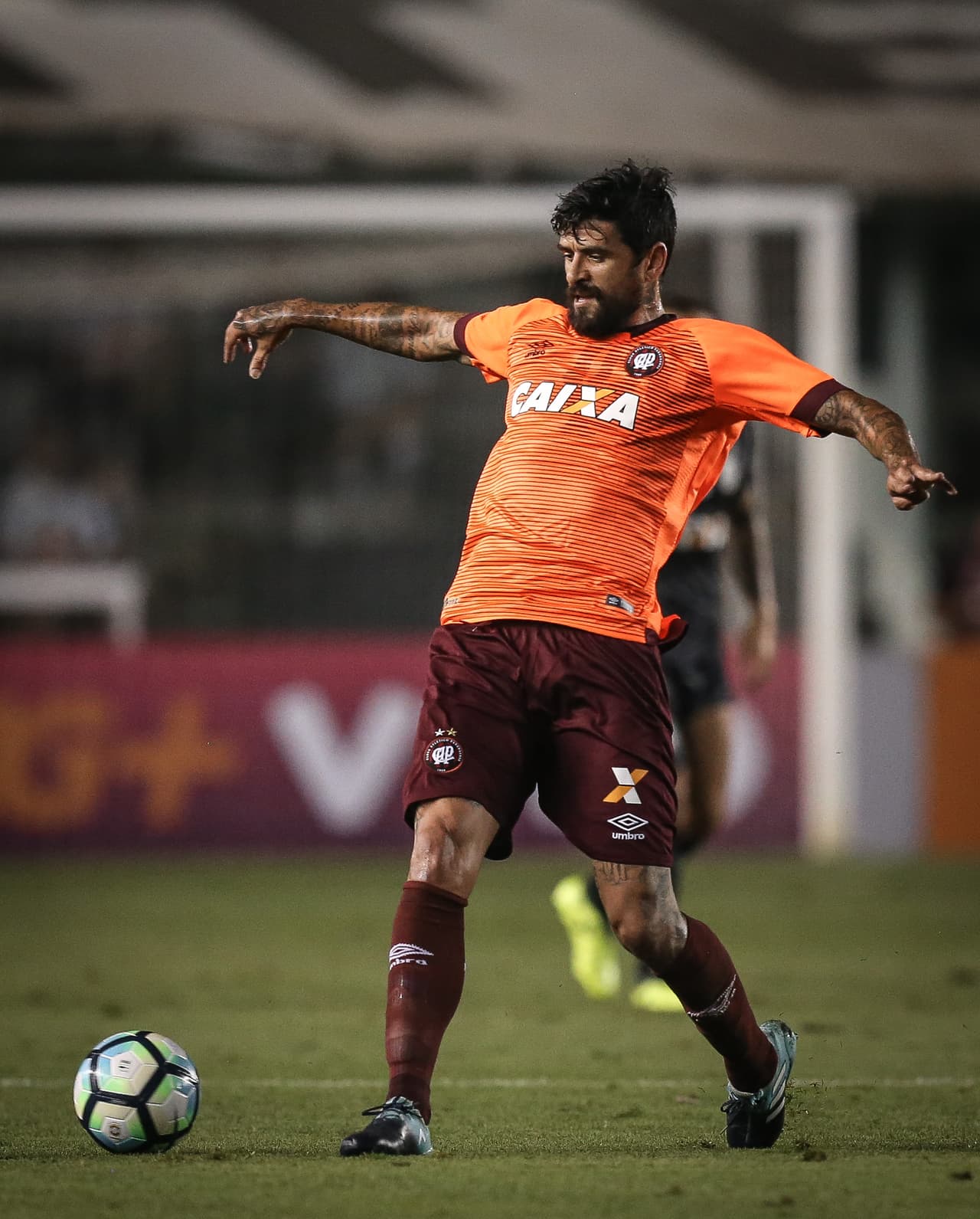 Suplencia: Lucho González (36 años) no sigue en el Atlético Paranaense tras terminar su contrato. A pesar de su edad, ha sonado para reforzar a grandes de Paraguay y Argentina.