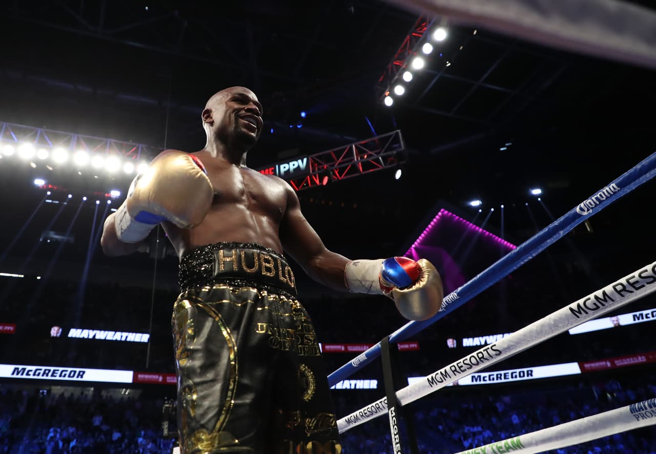 LAS VEGAS, NV - AUGUST 26: Floyd Mayweather Jr. walks to his corner after a round in his super welterweight boxing match against Conor McGregor on August 26, 2017 at T-Mobile Arena in Las Vegas, Nevada. (Photo by Christian Petersen/Getty Images)