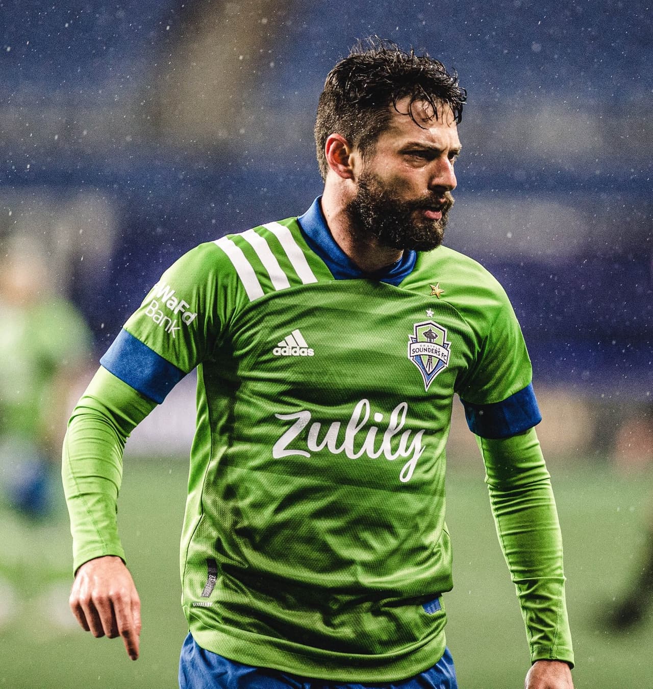 La casaca alternativa de 2021 se complementa con el puso clasicismo de la camiseta titular de 2020.