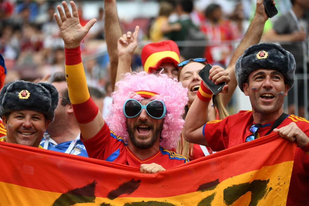 Los fanáticos del duelo entre Rusia y España viven una jornada especial en Moscú y en el estadio de Luzhniki en medio del partido de octavos de final del Mundial de Rusia 2018.