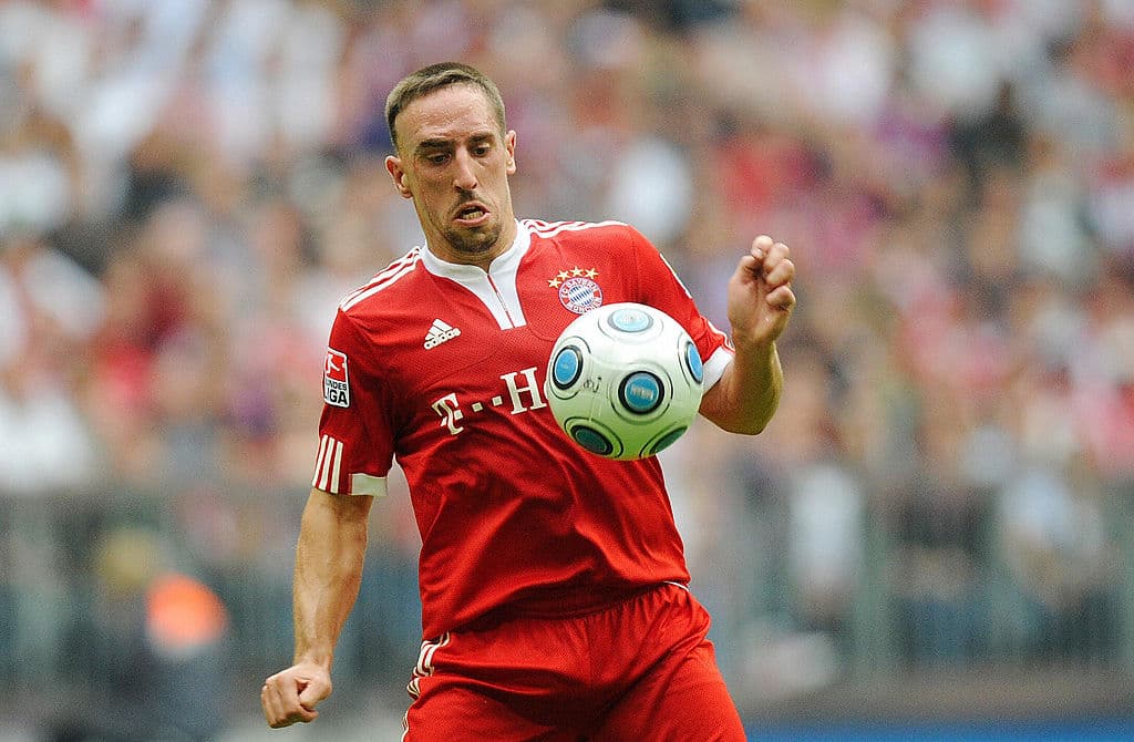 Ribéry rechazó al Real Madrid, luego de Florentino le ofreciera ser el nuevo galáctico junto a Cristiano y Kaká, el presidente del Bayern Múnich interfirió y convenció al francés. “Hablé mucho con Hoeness, me pidió que bi me vaya porque era el jugador más importante del club. Me dijo que yo el el ‘Messi’ del Bayern.