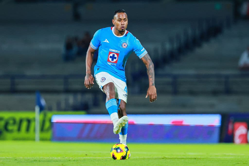 El defensor central colombiano Willer Ditta está en el puesto 6 entre los jugadores mejores valuados de la actual plantilla del Cruz Azul, con un valor de 5,5 millones de euros.