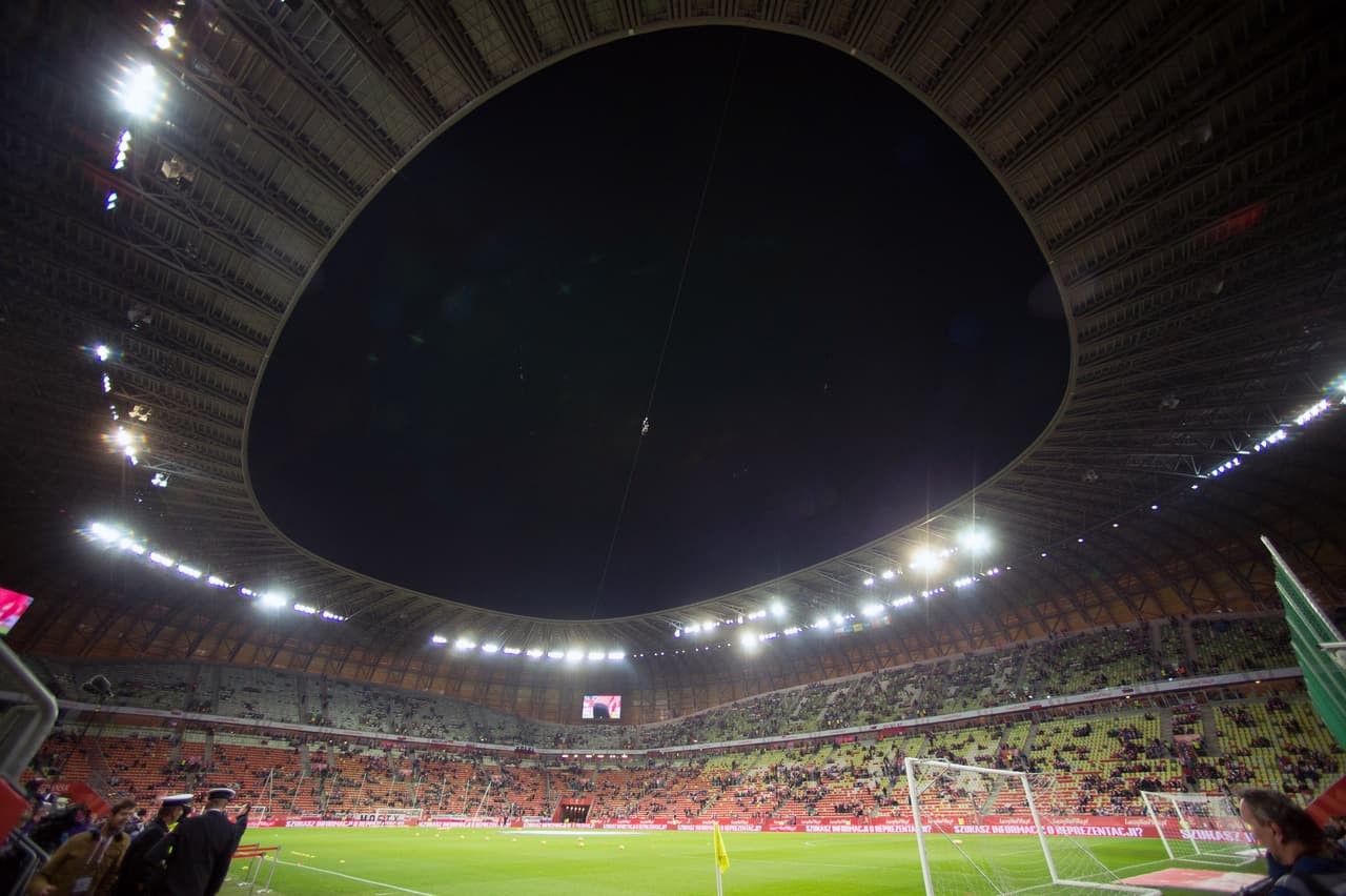 Con todo el color característico, los fanáticos de la Selección Mexicana de fútbol fueron llegando poco a poco al Stadion Energa Gdańsk anhelando un triunfo tras el empate ante Bélgica (3-3). Por su parte, los aficionados locales compartieron en familia la previa del compromiso.