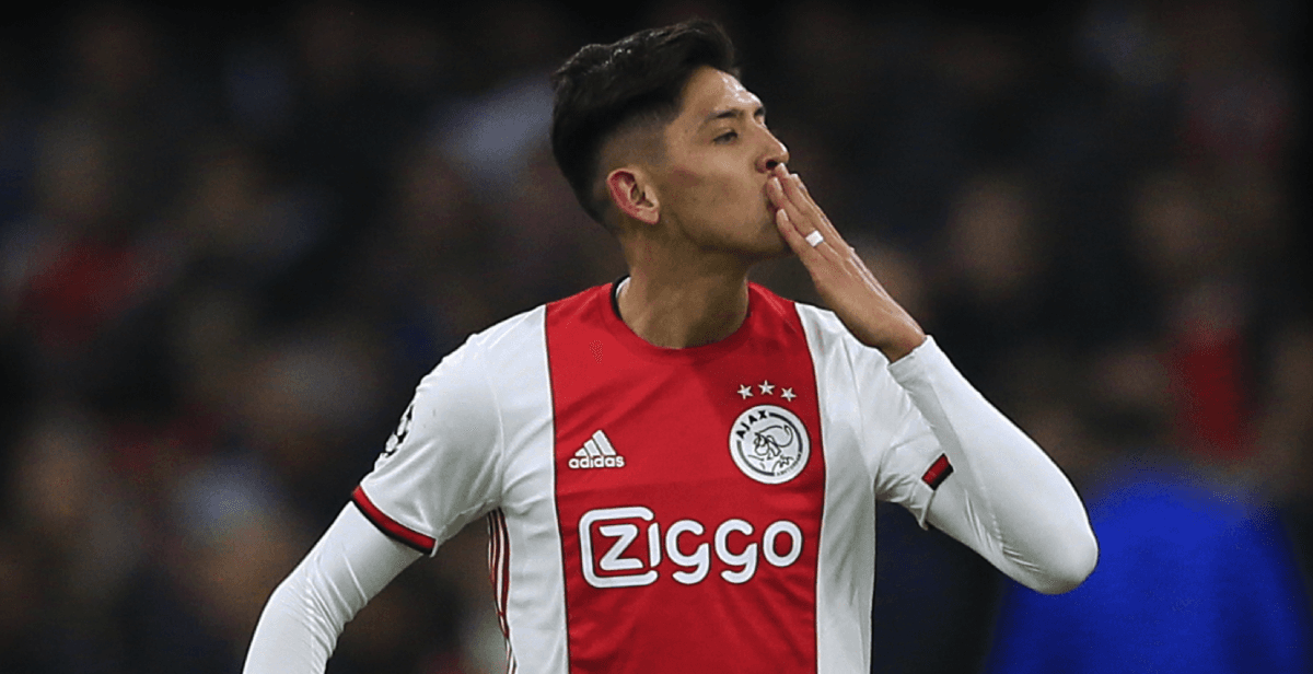 Edson Álvarez pasa mucho tiempo en la piscina