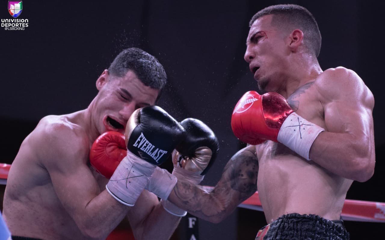 Rivera comenzó con fuerza y velocidad, pero el mexicoestadounidense resistió todo. A Rivera le contaron una caída en la décima ronda, y finalmente Sánchez ganaría por decisión unánime el título juvenil vacante pluma de la OMB.