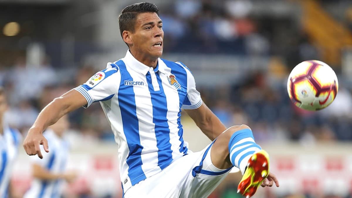 Héctor Moreno: por su parte, el defensa de la Real Sociedad estará presente en el duelo de La Liga ante Alavés. La necesidad de la victoria se hace más fuerte después de perder con Getafe en un juego en el que el ex Roma fue titular.