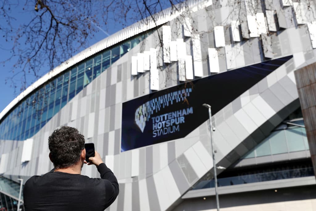 Los fanáticos y curiosos pasaron por el inmueble para conocerlo el día de su apertura.