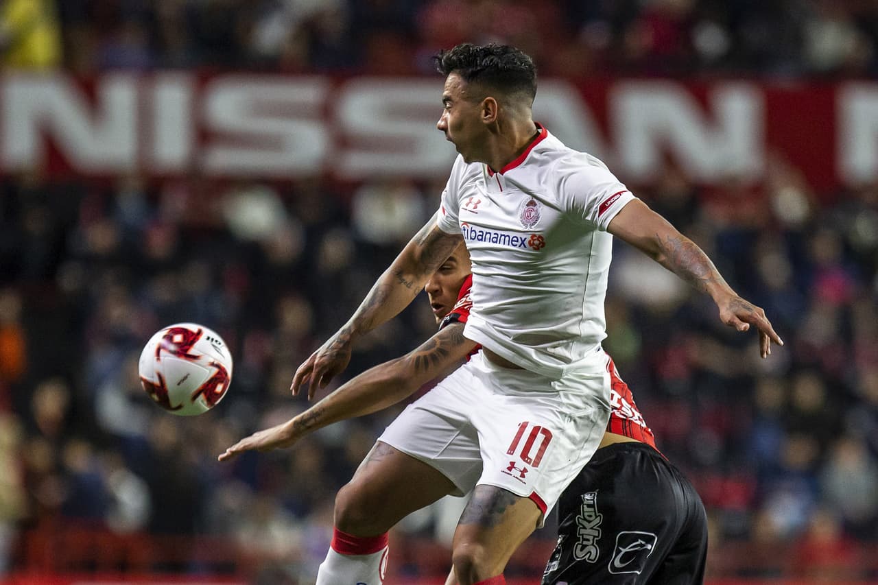 Emmanuel Gigliotti estuvo cerca de abrir el marcador para los blancos al 17’ con un tiro al ángulo.