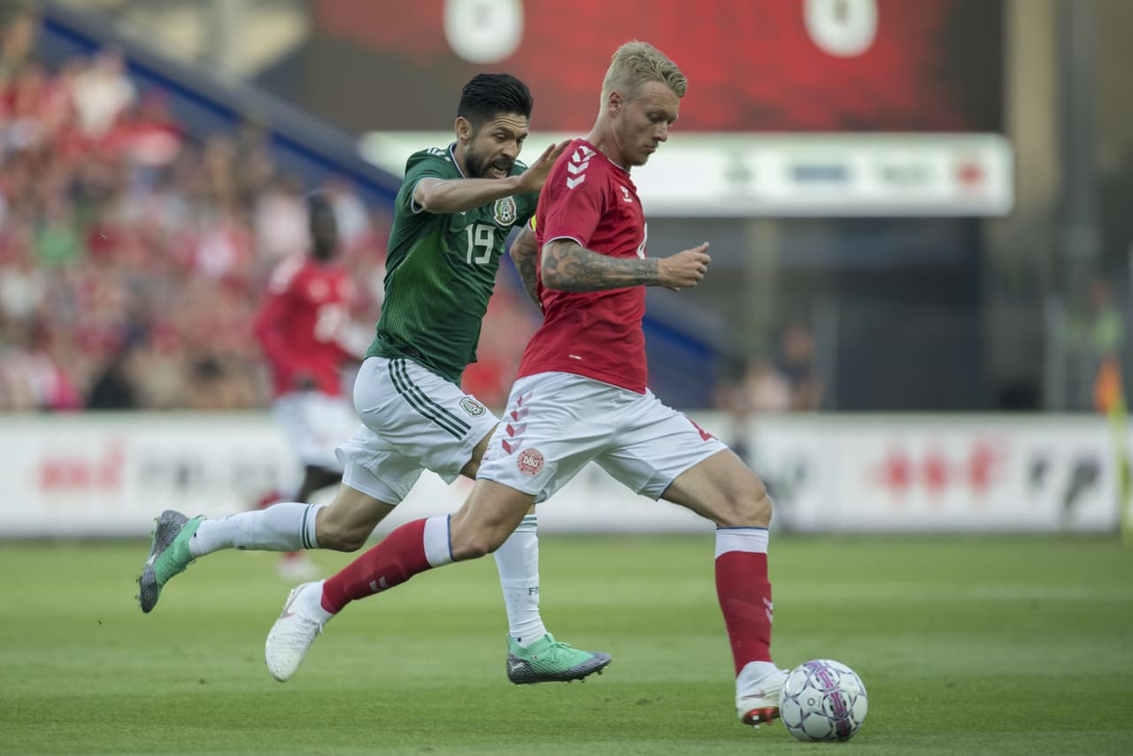 Aunque fue la selección local la que comenzó a tomar la iniciativa, tratando de monopilizar la posesión del balón, el Tricolor comenzó a hacer un trabajo de recuperación de la pelota, desde la salida.