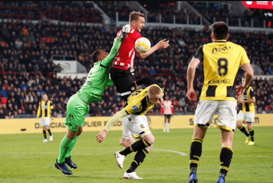 En la segunda mitad el PSV salió con otra actitud y a pesar de que solo consiguió un gol, eso fue suficiente.