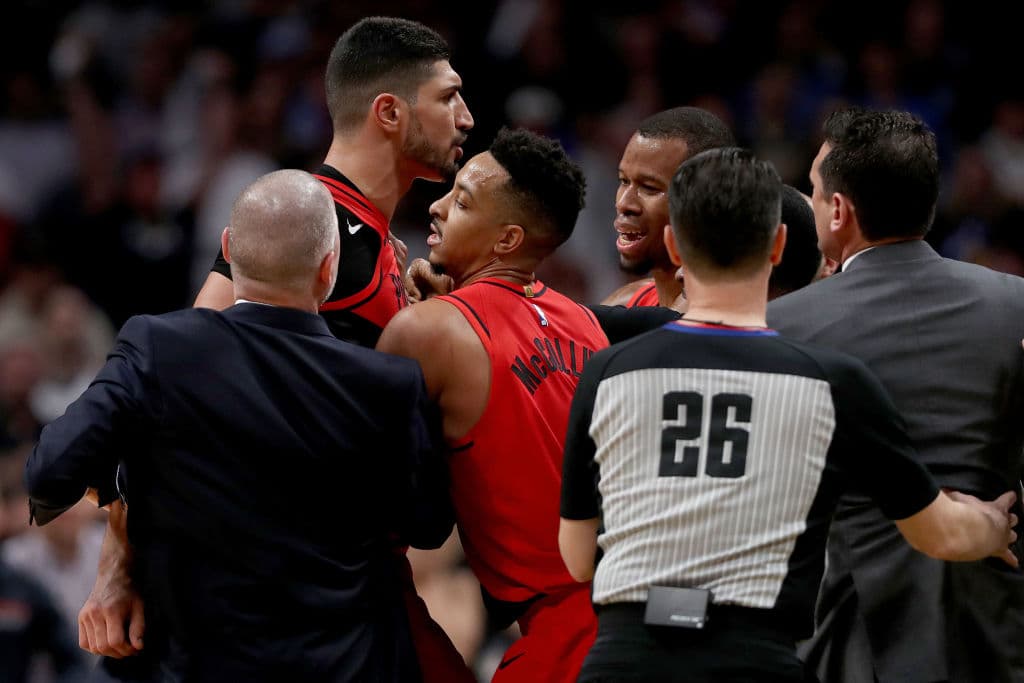Los Portland Trail Blazers se impusieron 97-90 a los Denver Nuggets en Pepsi Center este miércoles y la serie de segunda ronda de Playoffs de la Conferencia del Oeste se iguala a un triunfo por bando. Estas son las mejores imágenes del Juego 2 de esta contienda.