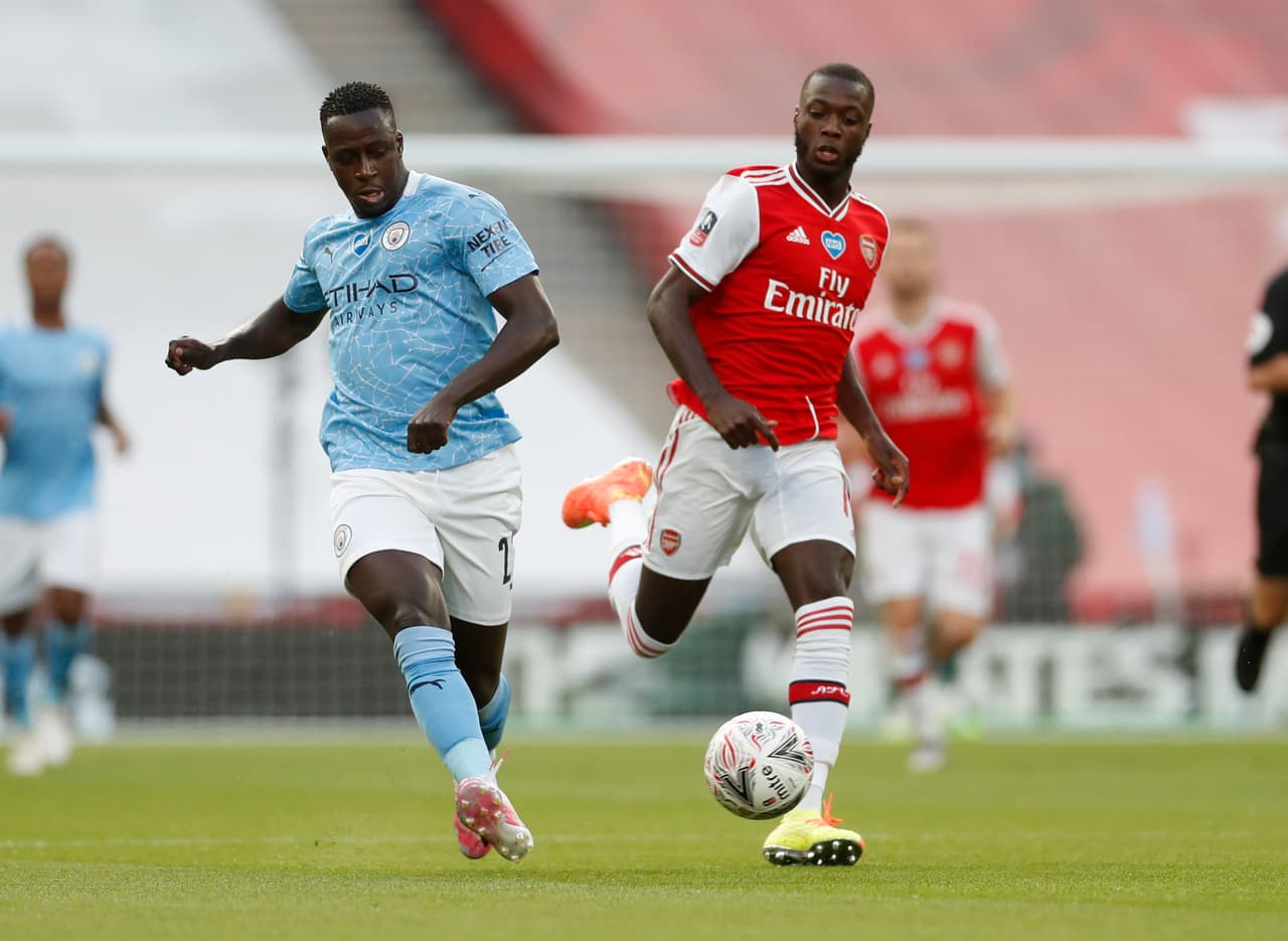 El vencedor de esta llave enfrentará al ganador del duelo entre Manchester United y Chelsea en la gran final del torneo más antiguo del mundo.