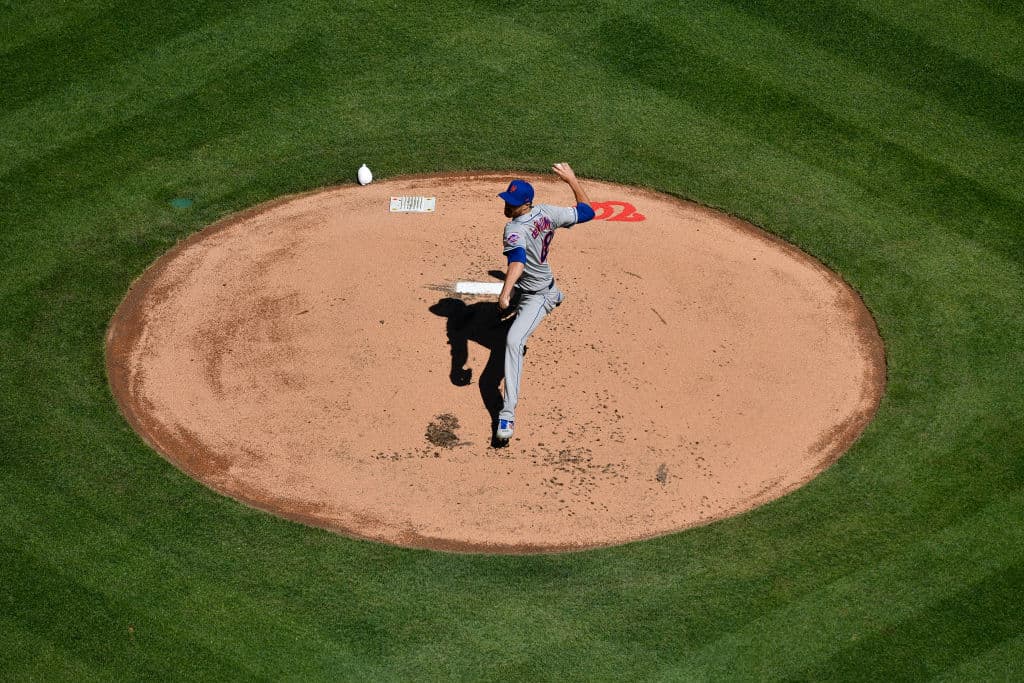 El ganador del Trofeo Cy Young de la Liga Nacional en 2018 Jacob deGrom fue el encargado de abrir por parte de los New York Mets en el partido inaugural.