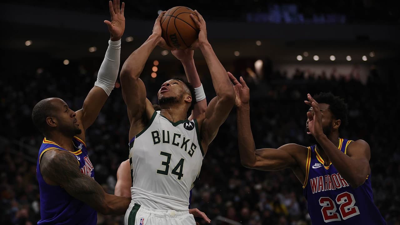 Antetokounmpo y Bucks derrotan sin piedad a Warriors