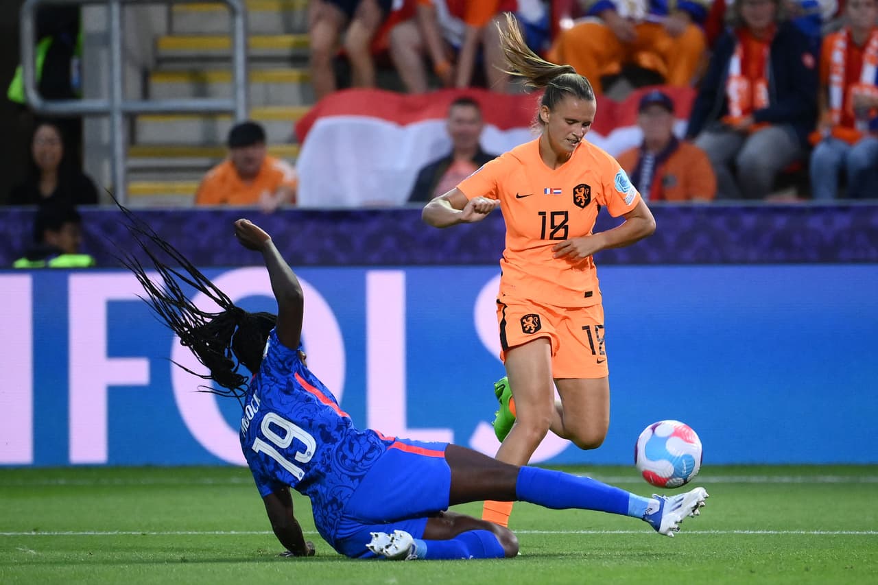 Una imprecisión hizo que Holanda cometiera una pena máxima y el VAR avalara.
<br>