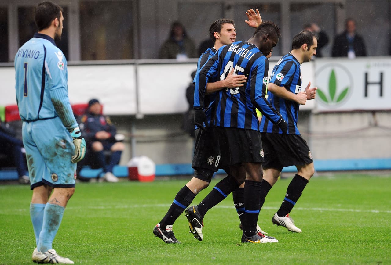 "No celebro mis goles porque es mi trabajo. Cuando un cartero entrega una carta, ¿acaso lo celebra?", afirmó sobre su frialdad tras anotar tantos, luego de un paso de 2007 a 2010 en Inter.